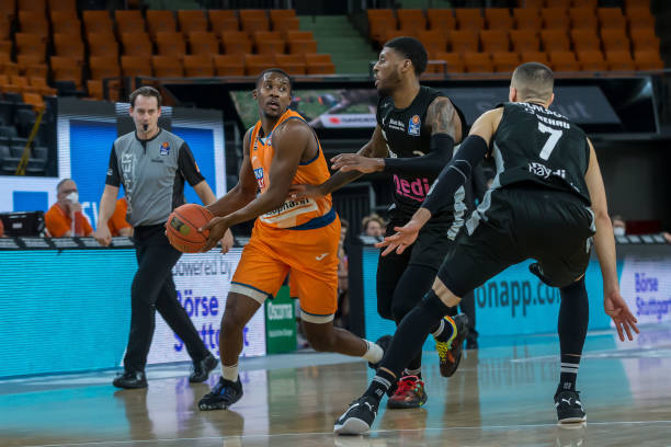 平球射门屡 平球射门屡