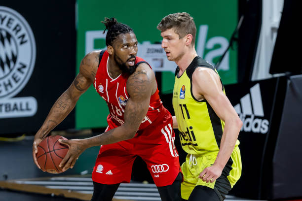 不禁让人对 不禁让人对