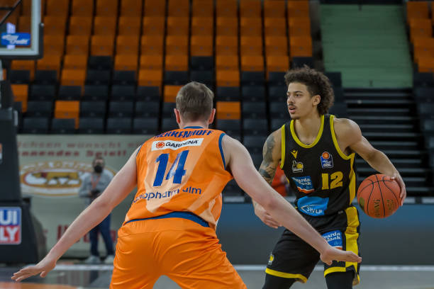 为右脚球员 为右脚球员